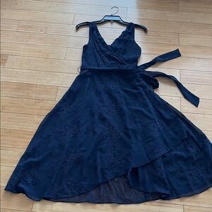 Elegant Women DKNY Navy Blue Embroidered Wrap Dress Zipper Back Belted NWT MIDI